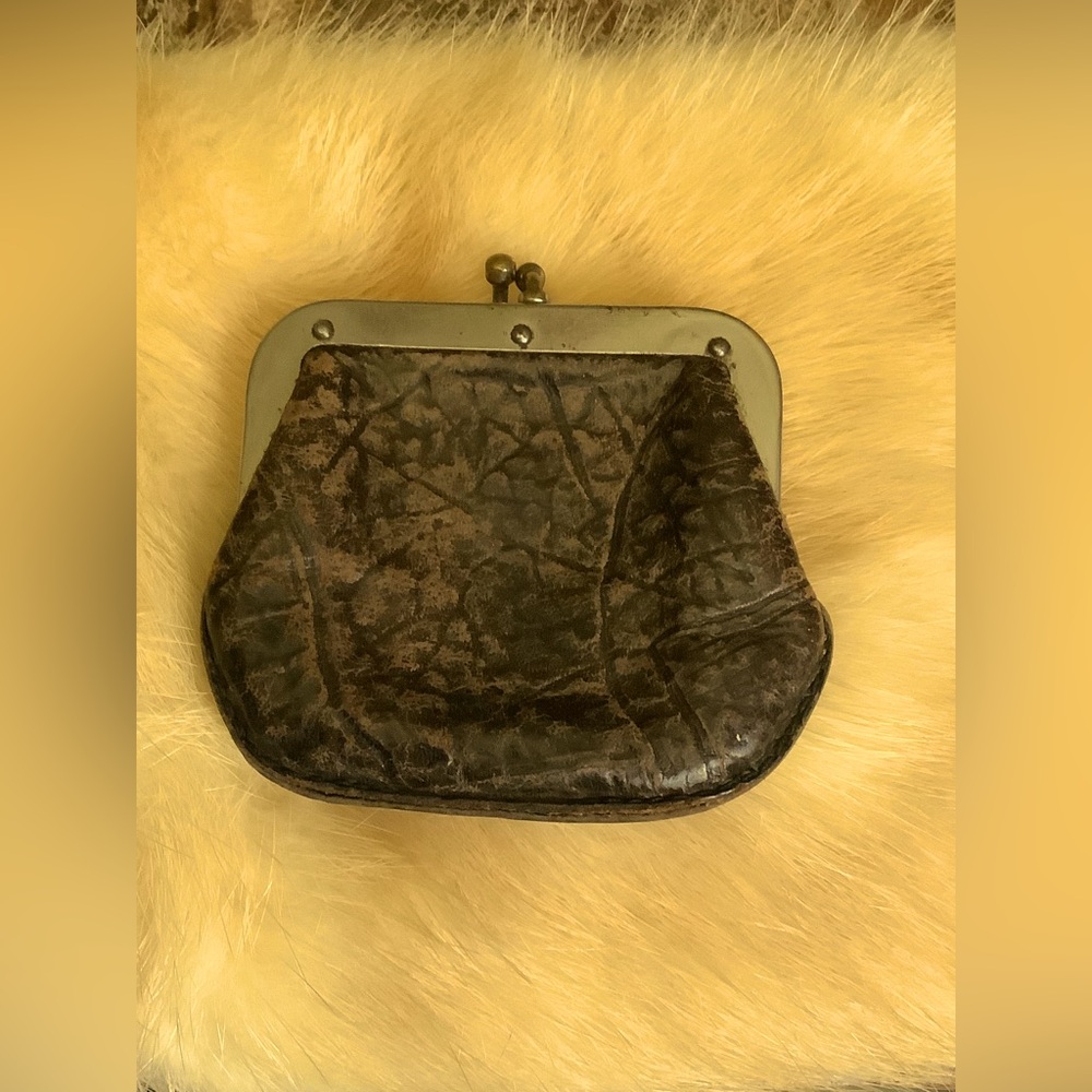 Vintage Leather Old Kiss Lock Coin Purse